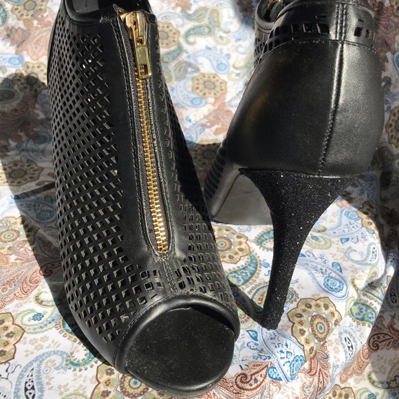 Steve Madden Black High Heels - Picture 1 of 5